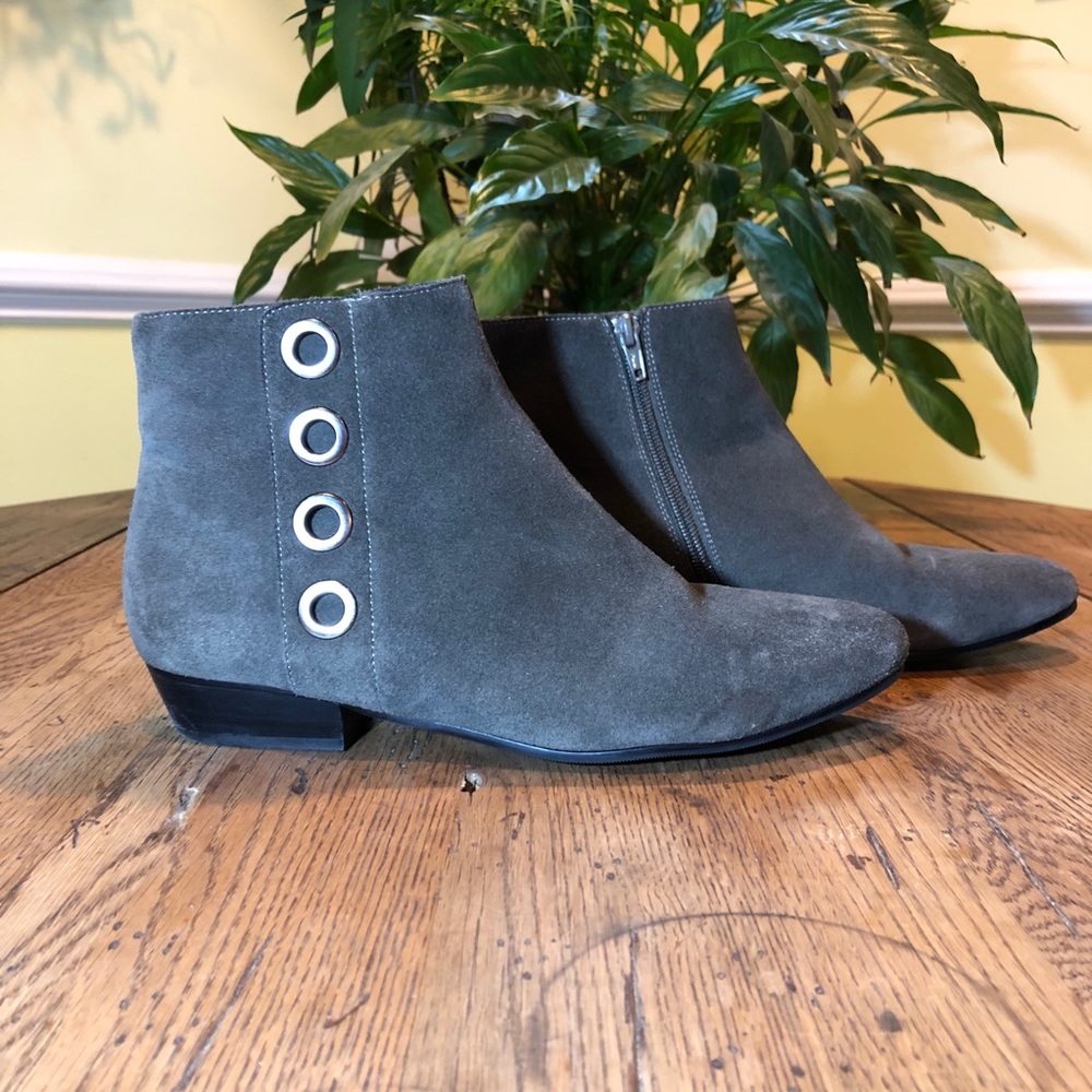 Vaneli Gray Suede Mikus Ankle Boots Sz 8.5